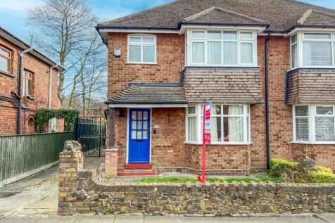 3 bedroom semi-detached house for sale
