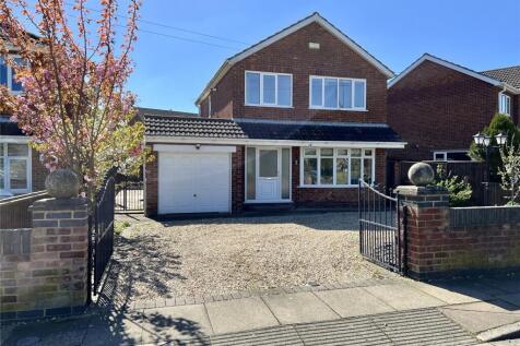Mayfair Drive East, Grimsby... 3 bed detached house for sale