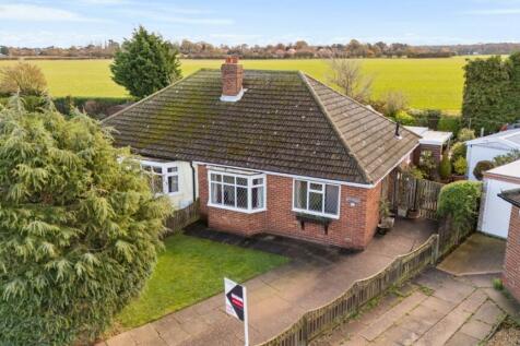 Ellesmere Rise, Grimsby, DN34 2 bed bungalow for sale