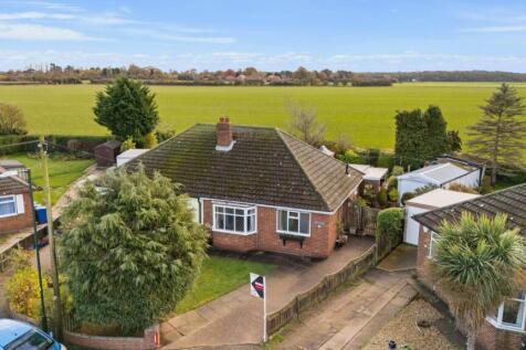 Ellesmere Rise, Grimsby, DN34 2 bed bungalow for sale