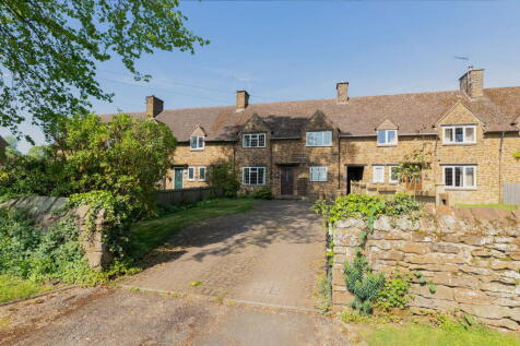 Lime Avenue, Eydon 3 bed cottage for sale