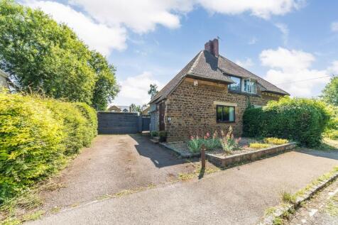 2 bedroom semi-detached house for sale