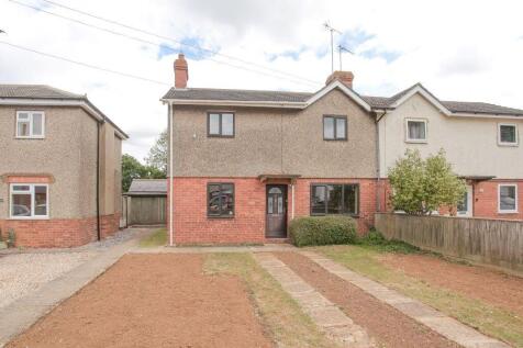 The Avenue, Middleton Cheney 3 bed semi
