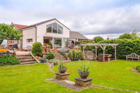 Broadway, Southowram, Halifax 3 bed semi
