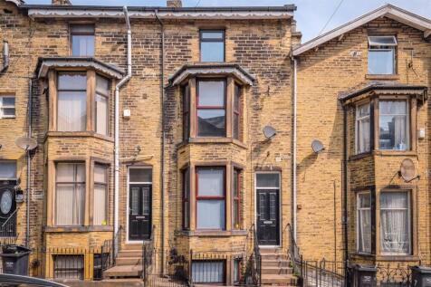 Carlton Terrace, Halifax 4 bed terraced house for sale
