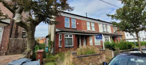 Terraced house for sale