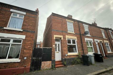 Terraced house for sale