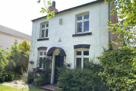 Detached house for sale