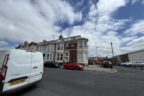 Studio flat for sale
