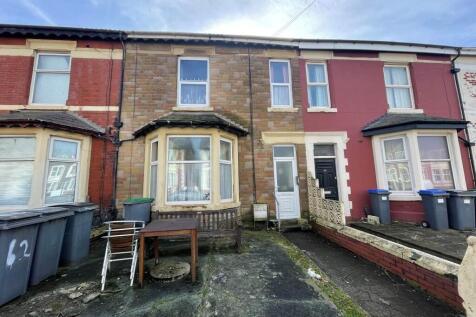 Studio flat for sale