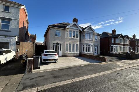 Semi-detached house for sale
