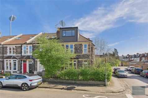 5 bedroom end of terrace house for sale