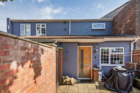 Pentelow Gardens, Feltham, TW14 5 bed terraced house for sale