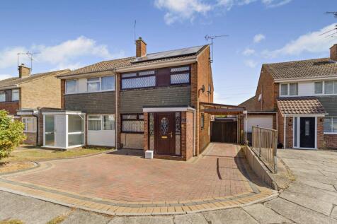 3 bedroom semi-detached house for sale