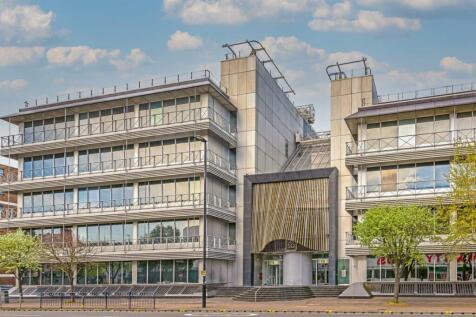 Staines Road, Hounslow, TW3 Studio for sale