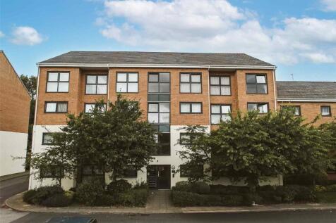 Lowbridge Court, Garston, Liverpool, L19 2 bed flat for sale