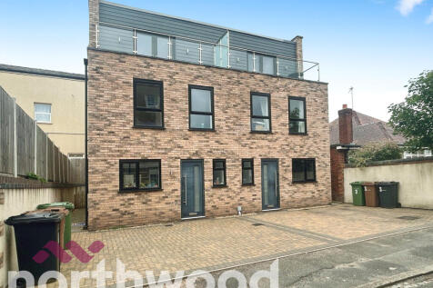 4 bedroom semi-detached house for sale