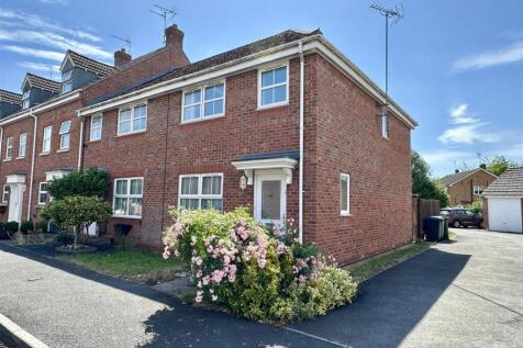 Station Road, Alcester 3 bed end of terrace house for sale