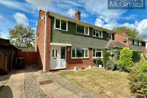 Fairwater Crescent, Alcester 3 bed semi