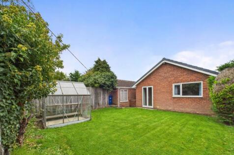 2 bedroom detached bungalow for sale