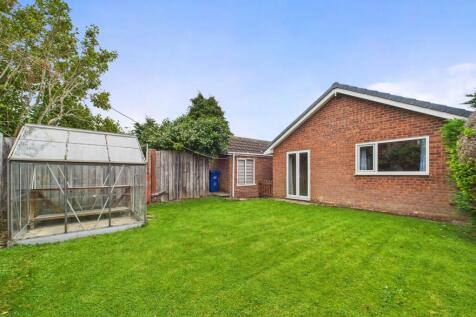 2 bedroom detached bungalow for sale