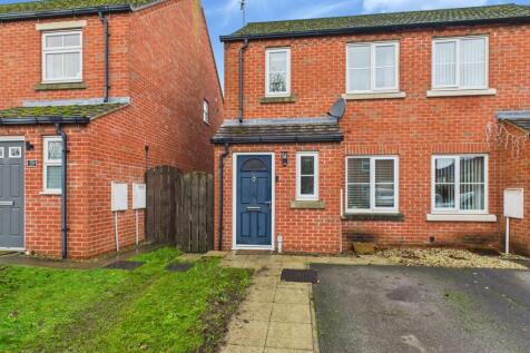 2 bedroom semi-detached house for sale