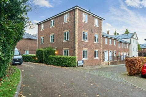2 bedroom ground floor flat for sale