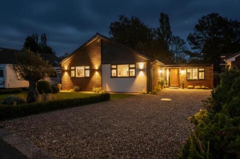 4 bedroom detached bungalow for sale