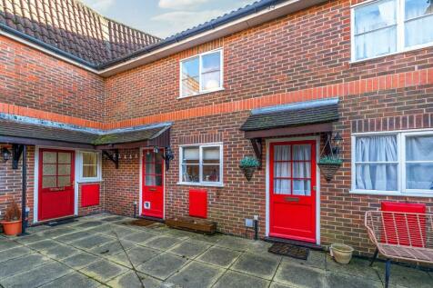 Raven Square, Alton, Hampshire, GU34 1 bed house for sale