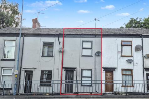 Huddersfield Road, Stalybridge... 2 bed terraced house for sale