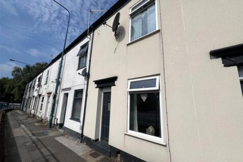 Huddersfield Road, Stalybridge... 2 bed terraced house for sale