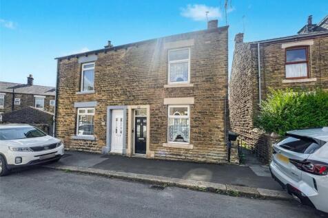 Princess Street, Glossop, Derbyshire... 2 bed semi