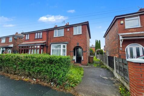 Greenside Lane, Droylsden... 3 bed semi