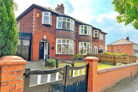 Hollinwood Avenue, Chadderton... 3 bed semi