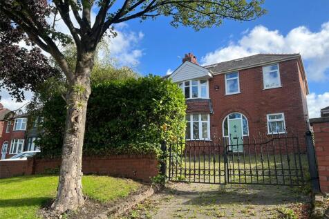 Broadway, Chadderton, Oldham, Greater... 5 bed semi