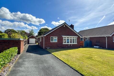 Clay Heyes, Chelford 2 bed detached bungalow for sale