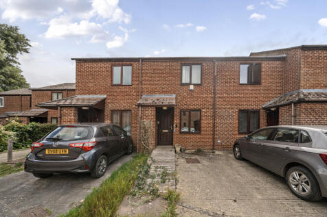 Webbs Close, Wolvercote, Oxford 2 bed terraced house for sale