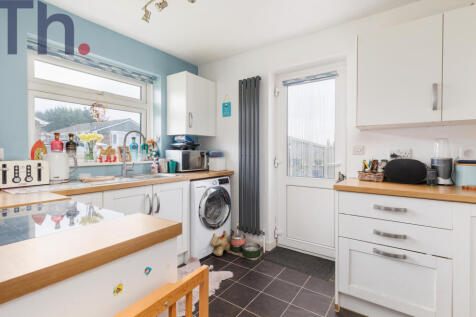 2 bedroom semi-detached bungalow for sale