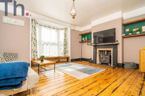 Newport PO30 4 bed maisonette for sale