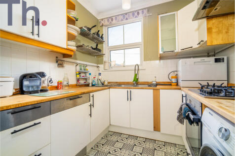 Newport PO30 4 bed maisonette for sale