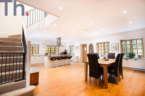 Farriers Way, Newport PO30 4 bed cottage for sale