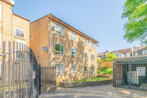 Claret Gardens, South Norwood... 1 bed flat for sale