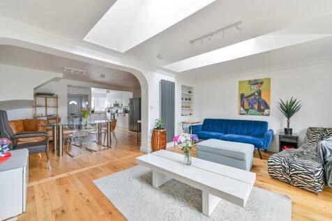 Morland Close, Hampton, TW12 6 bed detached house for sale