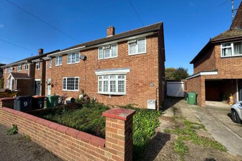 3 bedroom semi-detached house for sale