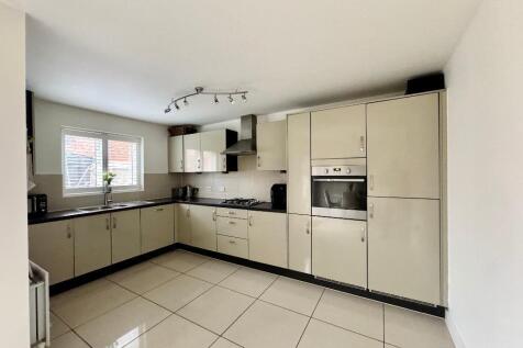 Alder Wynd, Silsoe, Bedfordshire... 3 bed end of terrace house for sale