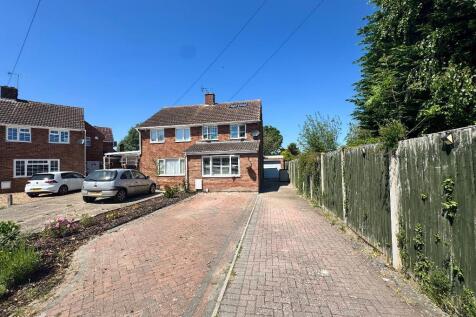 Churchill Road, Barton Le Clay... 2 bed semi