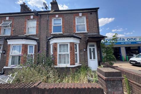 High Street South, Dunstable... 2 bed end of terrace house for sale