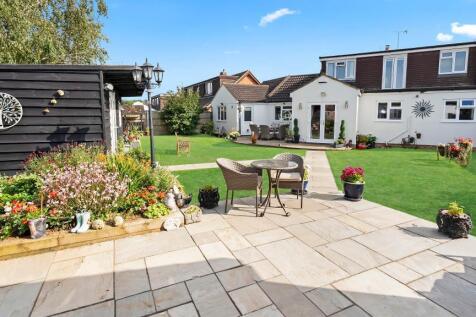 Tythe Close, Flitwick, MK45 1LE 5 bed bungalow for sale