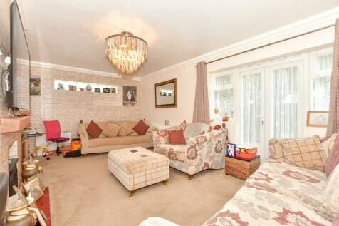 8 bedroom semi-detached house for sale