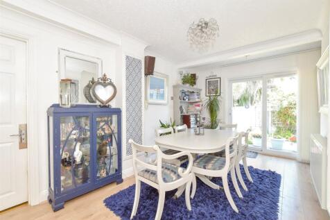 4 bedroom link detached house for sale